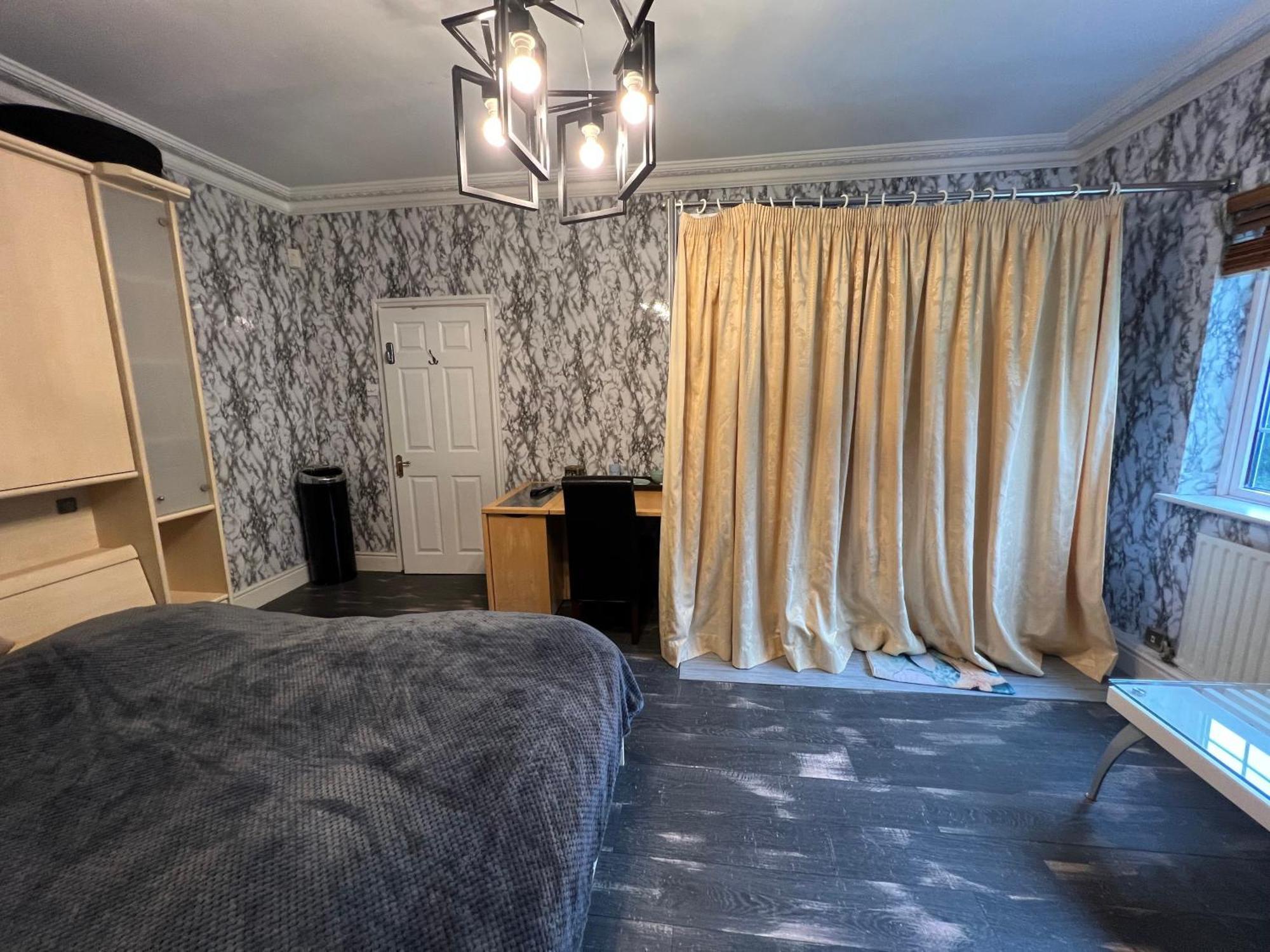 The Caduceus- Residence Chertsey Dış mekan fotoğraf