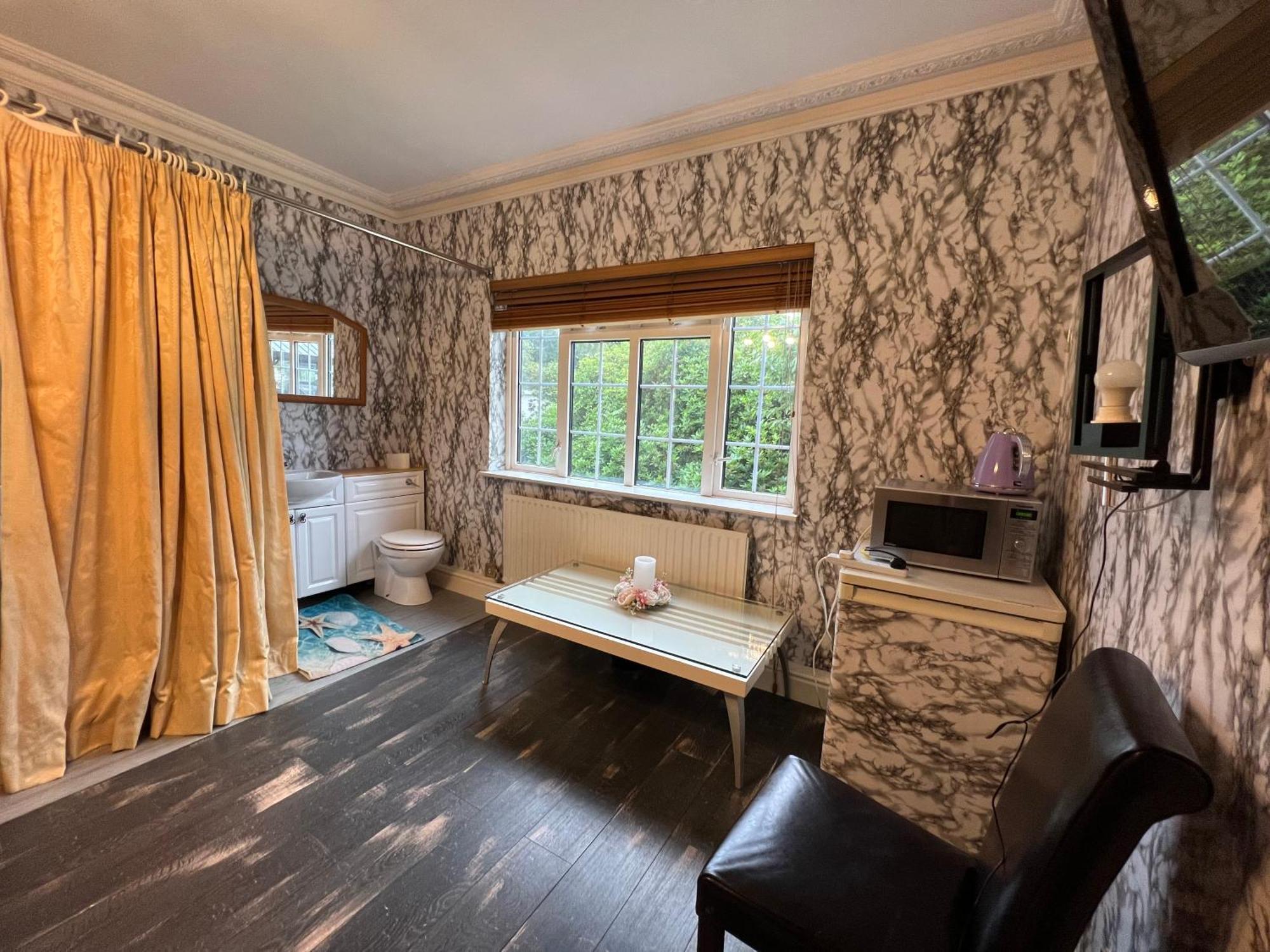 The Caduceus- Residence Chertsey Dış mekan fotoğraf